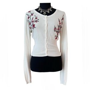 V.A.S. ~ Floral Embroidered White Sweater featuring a wide ribbed bottom